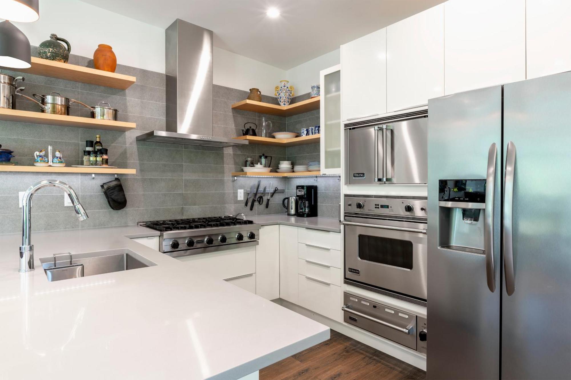 Storm Cove Suites Юклулет Номер фото