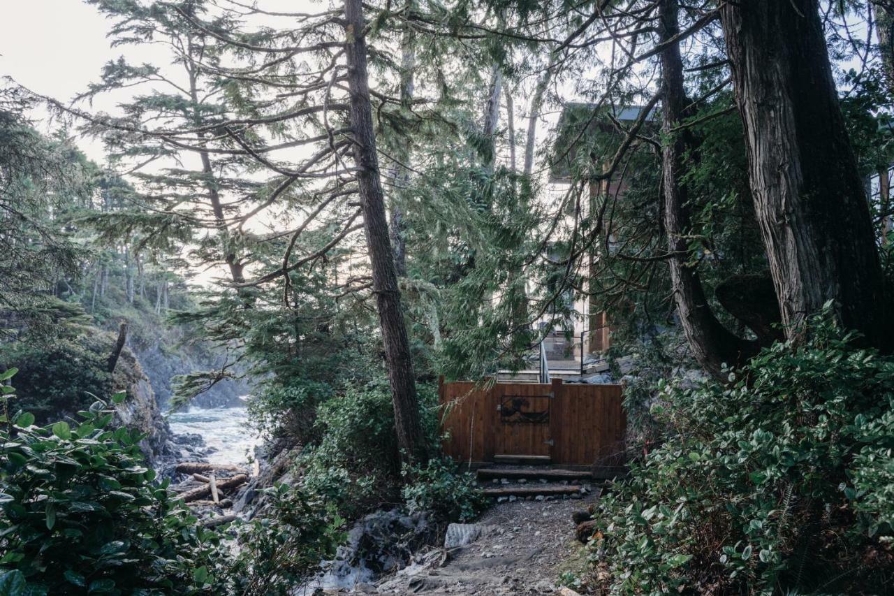 Storm Cove Suites Юклулет Экстерьер фото