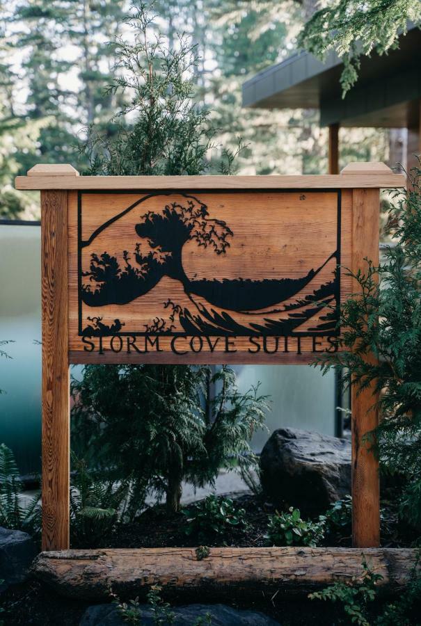 Storm Cove Suites Юклулет Экстерьер фото