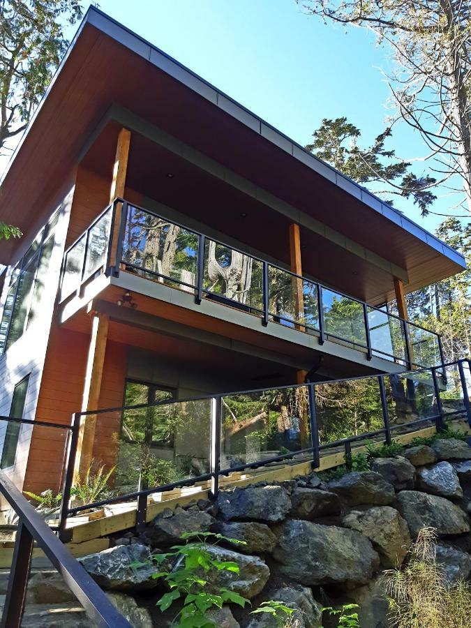 Storm Cove Suites Юклулет Экстерьер фото